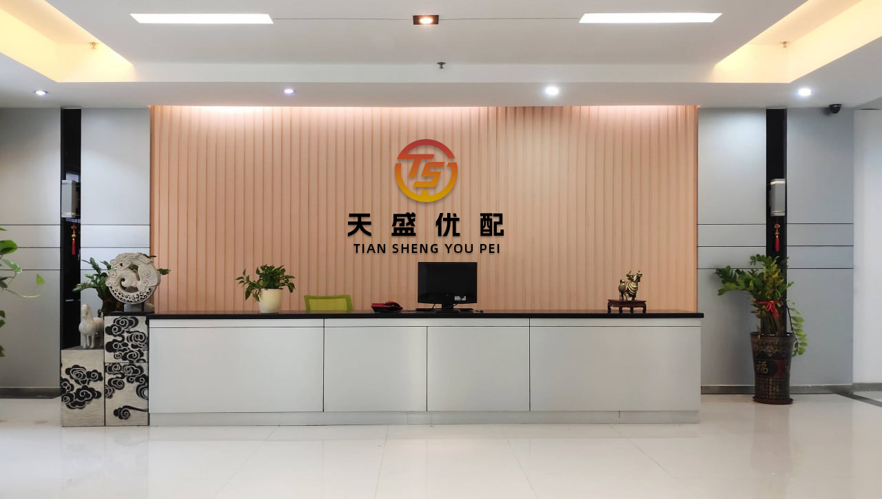 怀远策略 韦东奕最新照片公布，携外甥外甥女合影，姿态与表情引发热议。